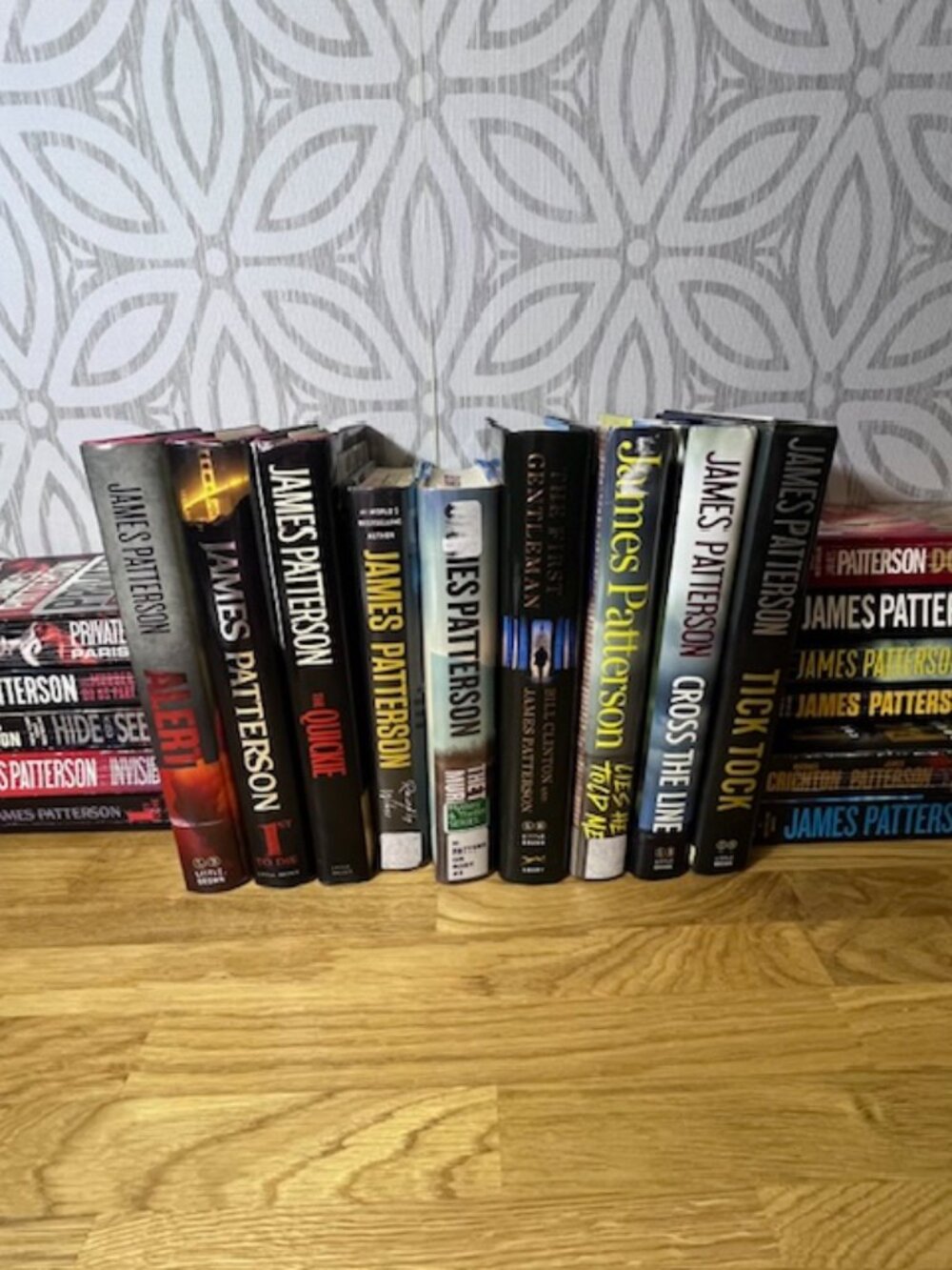 BOOKS 20 James Patterson. 11 soft cover, 9 hard cover BUNDLE deal